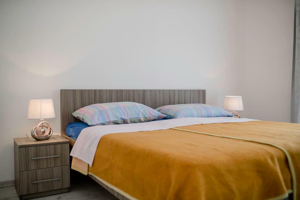 Apartman Jasmina Banjol Esterno foto
