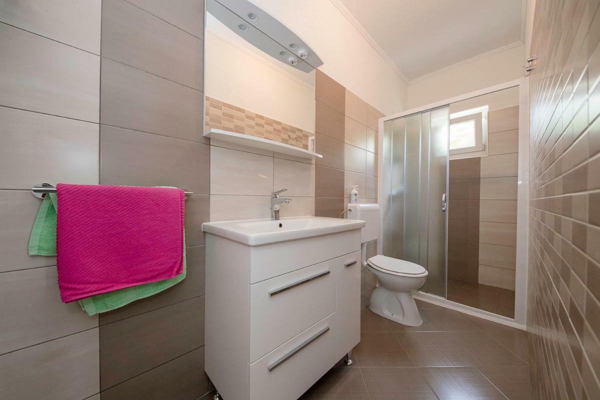 Apartman Jasmina Banjol Esterno foto