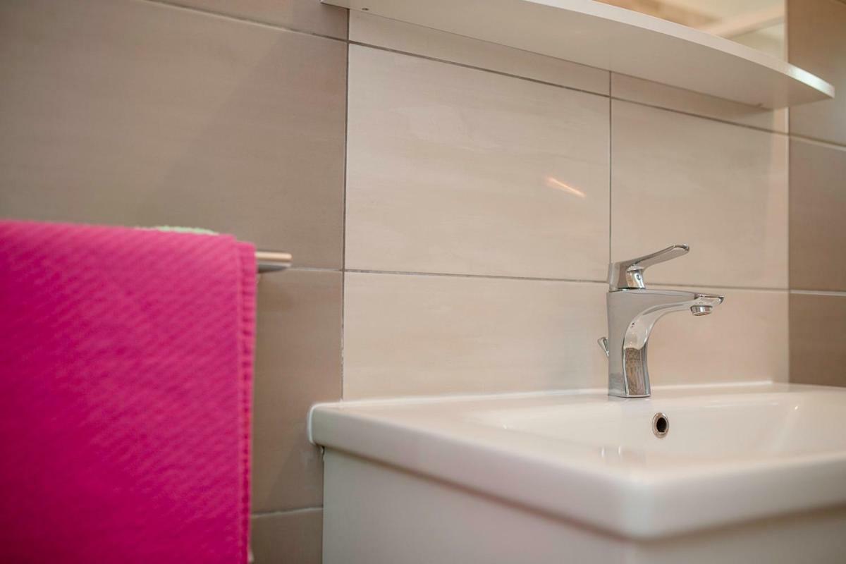 Apartman Jasmina Banjol Esterno foto