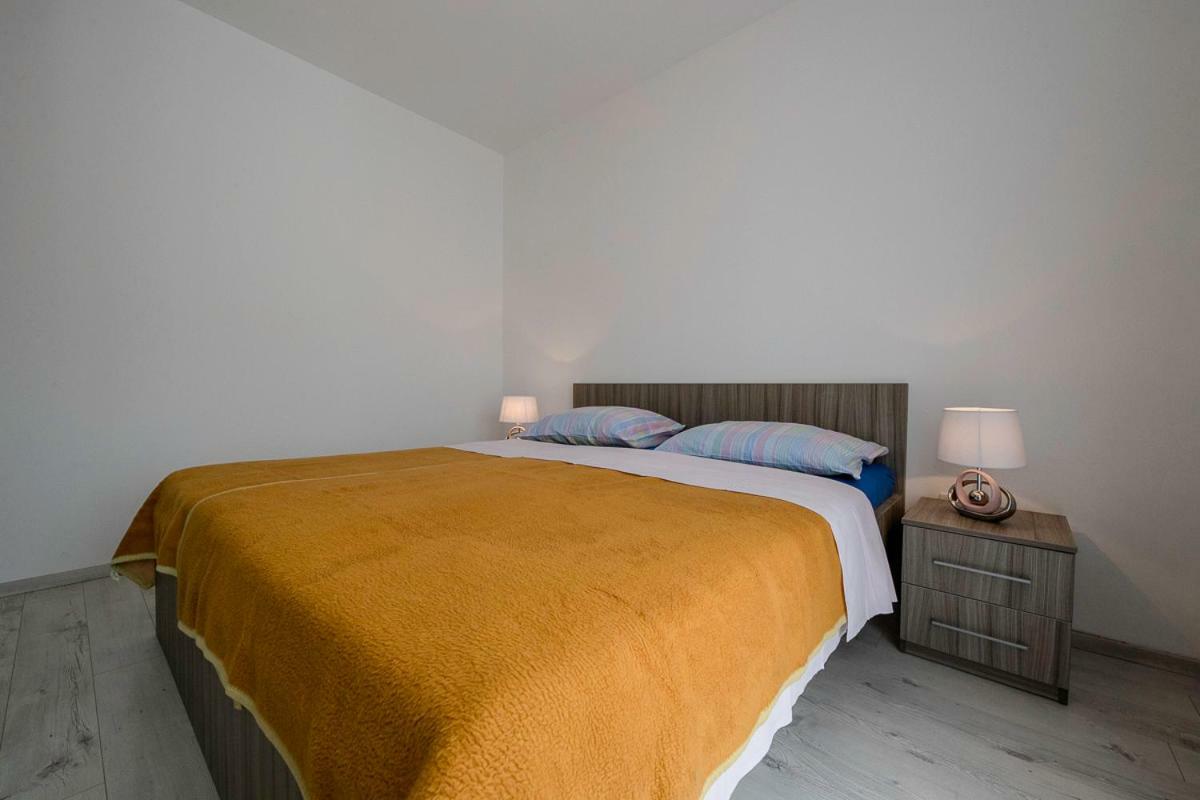 Apartman Jasmina Banjol Esterno foto