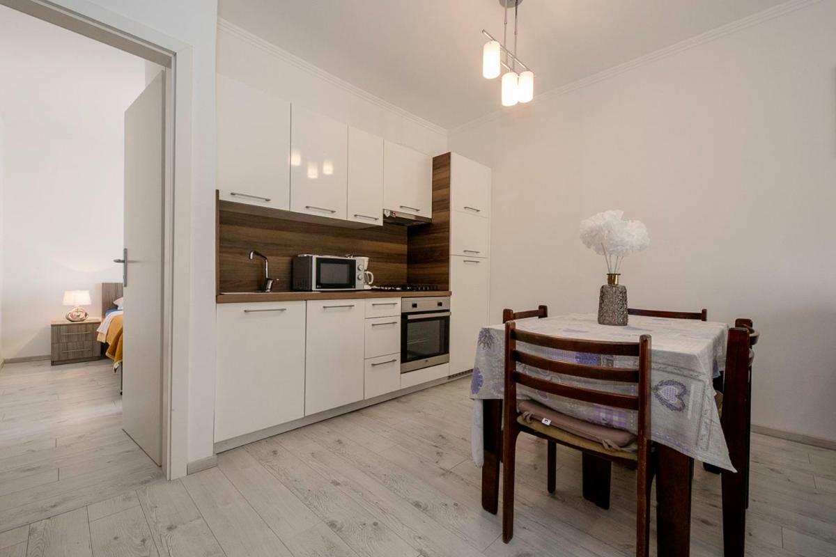 Apartman Jasmina Banjol Esterno foto