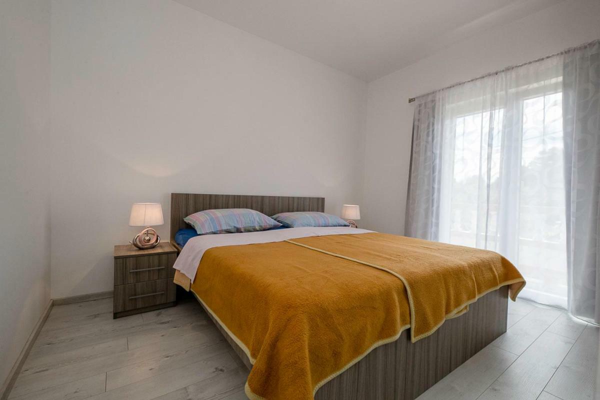 Apartman Jasmina Banjol Esterno foto