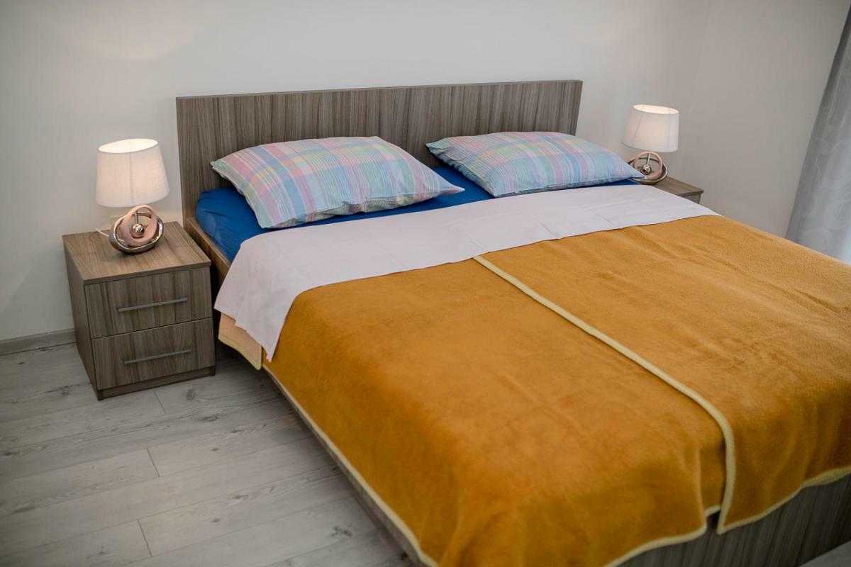 Apartman Jasmina Banjol Esterno foto
